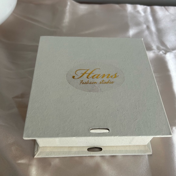 Vintage Necklace + Earrings Set with Gift Box - Picture 8 of 9